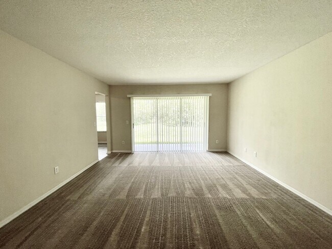 Building Photo - LARGE AND SPACIOUS 4/3 HOME IN EAST ORLANDO WEDGEFIED COMMUNITY