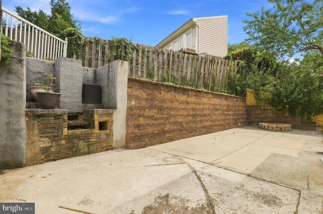 Building Photo - 10717 Bentley Ln