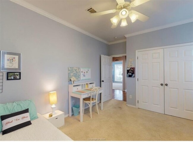 Building Photo - 821 Plum Hollow Dr