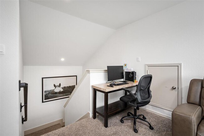 Building Photo - 1803 Welsh Cyn