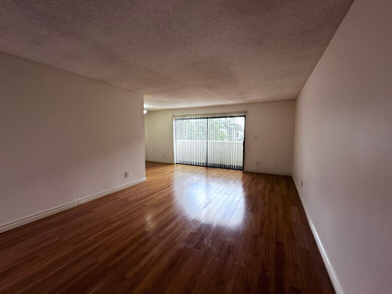 Building Photo - 135 N Swall Dr