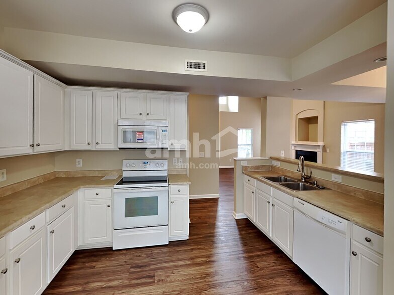 Building Photo - 7472 Riverland Dr