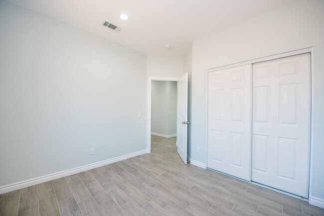 Building Photo - Brand New Home