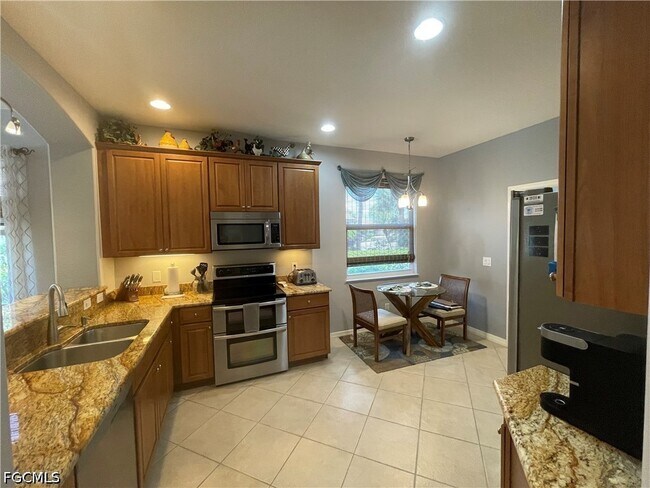 Building Photo - 10630 Camarelle Cir
