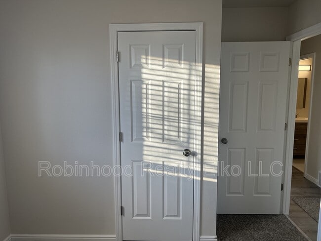 Building Photo - 1515 Glenmoor Dr