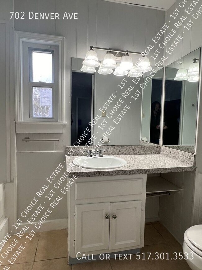 Building Photo - 3-BDR 1-BTH House with New Kitchen & New C...