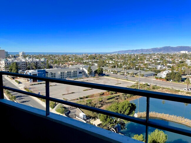 Building Photo - 4265 Marina City Dr