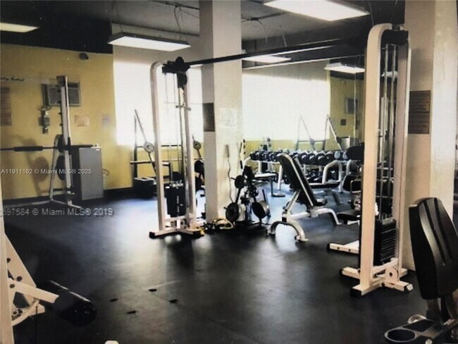 Building Photo - 150 SE 25th Rd