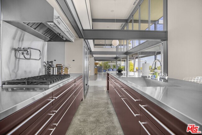 Building Photo - 9892 Beverly Grove Dr