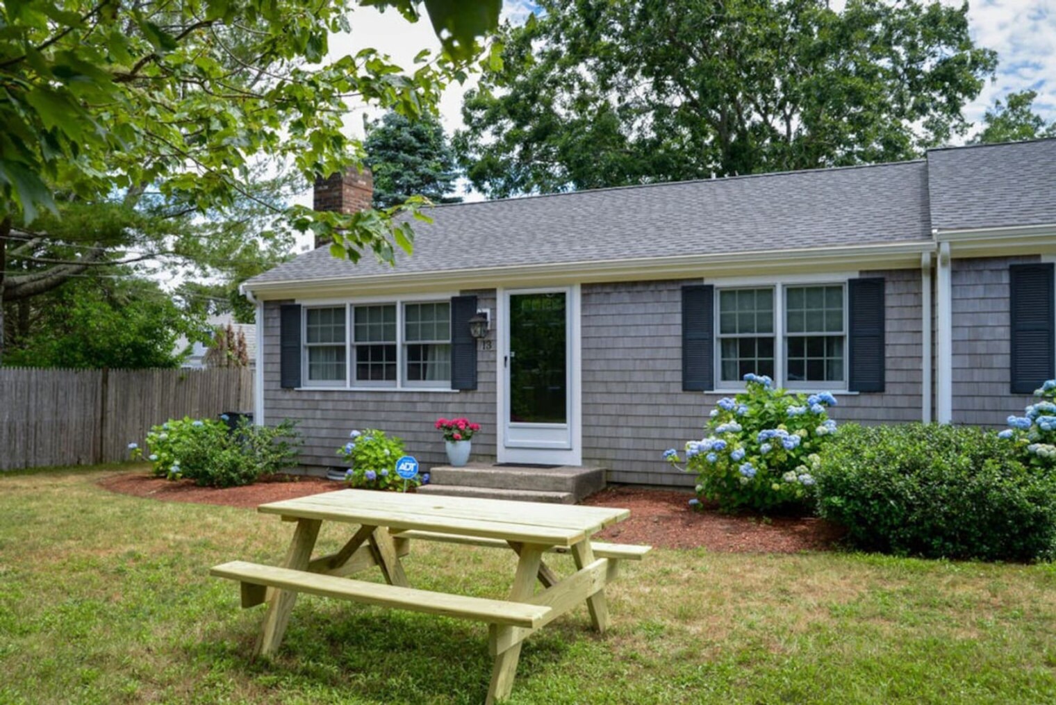 Building Photo - 13 S Village Dr