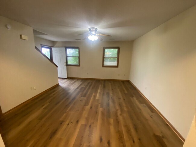 Building Photo - Sunflower 2604-2606