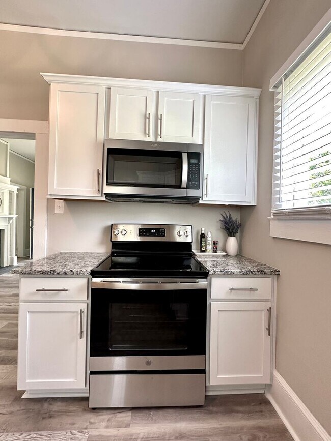 Building Photo - Beautifully Renovated 2 Bedroom 1 Bathroom...