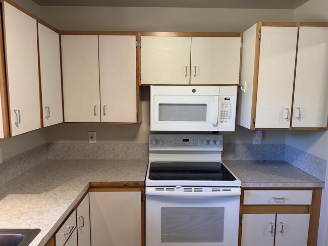Building Photo - 30827 21st Ave SW