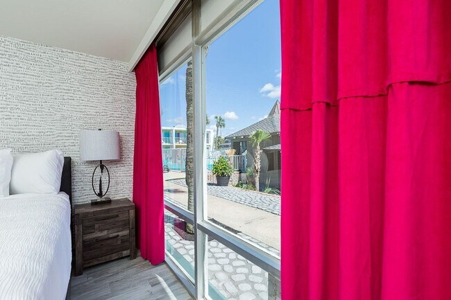 Building Photo - Luxury Furnished Studio unit on Ocean Blvd.