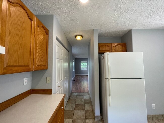 Building Photo - SE Home 3Bd/2.5Ba Home Close to the Willamette River off McLoughlin Blvd. 2 Car Garage and Washer...