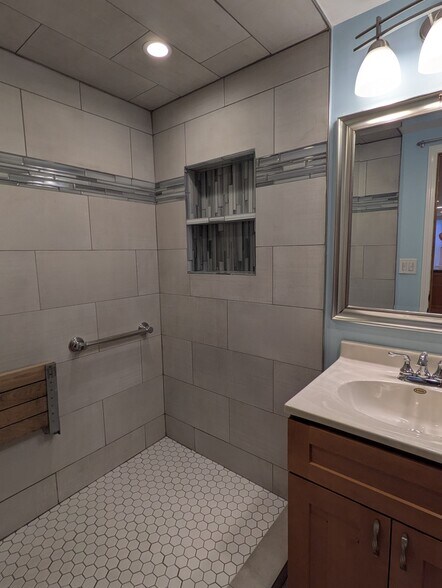 Building Photo - 510 W 45th St