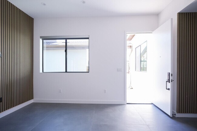 Building Photo - Fair Ave