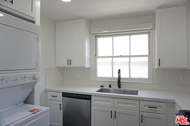 Building Photo - 1138 Princeton St