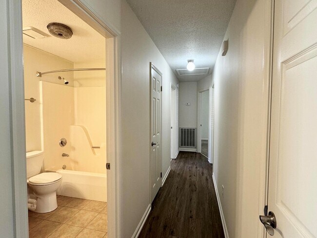 Building Photo - 5609 Landrum Dr