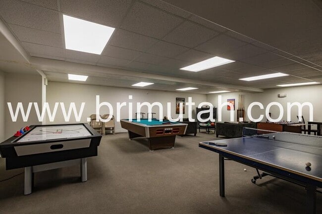 Building Photo - 3075 E Kennedy Dr