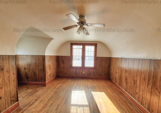 Building Photo - 137 Hope Ave