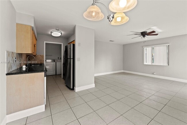 Building Photo - 1402 SW 9th Ave