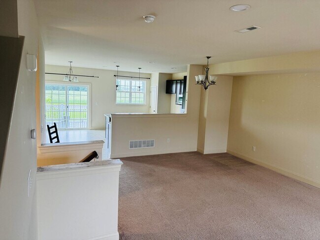 Building Photo - Spacious 3BR Townhome in Middletown