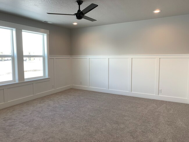 Building Photo - Spectacular newer 3 bed 2.5 bath custom ho...