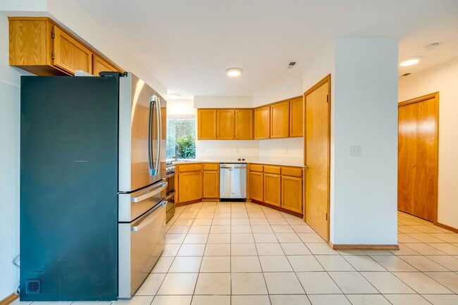 Building Photo - Modern Comfort in Silver Lake | 3-Bed, 2.5...