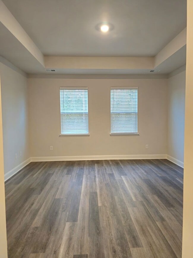 Building Photo - Live the Dream: Luxury Golf Course Living Awaits!
