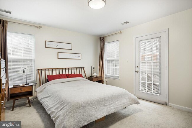 Building Photo - 645 Constellation Square SE