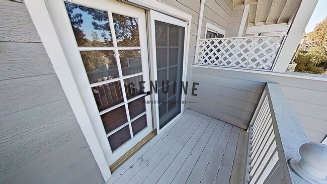 Building Photo - Spacious 2 Story 3Bd 2.5Ba Townhome