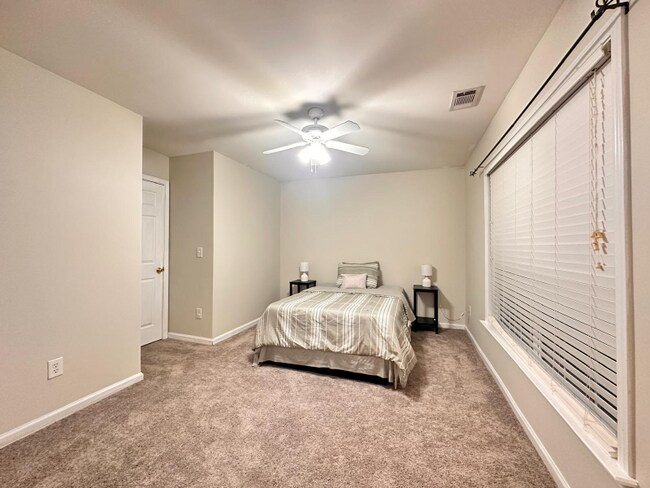 Building Photo - 175 Mill Creek Dr