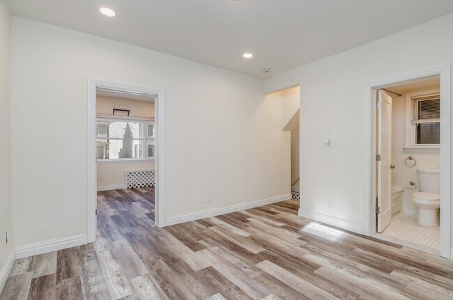 Building Photo - 232 Pearsall Ave