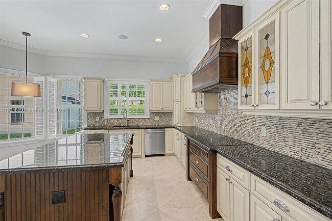 Building Photo - 5000 SW 73rd Terrace