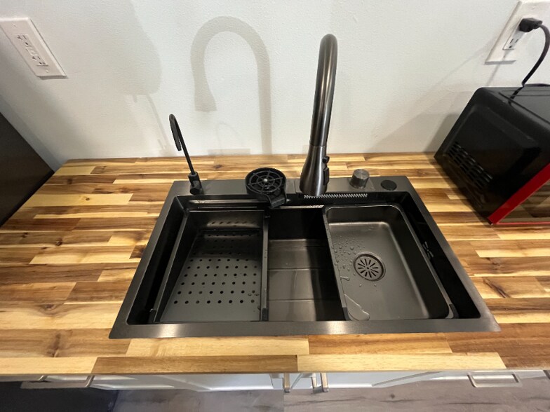 Building Photo - 740 Jenkins St