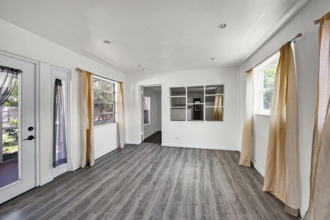 Building Photo - 132 E Central Blvd