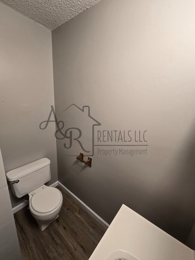 Building Photo - 215 W Forest St