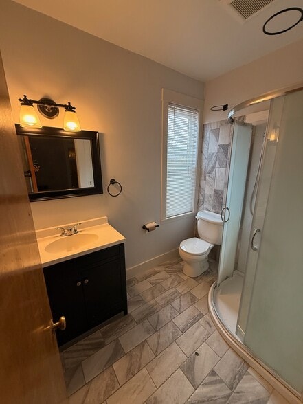 Bathroom - 2nd floor - 136 West St