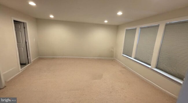 Building Photo - 4118 Elmwood St