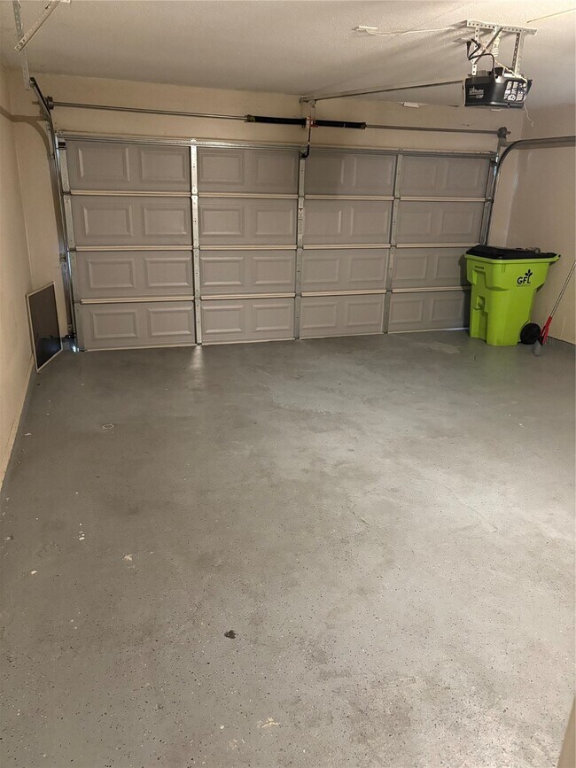 Building Photo - 1402 Township Ct