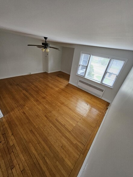 Living room off of dinette area - 128 E Maple St