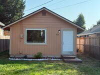 Building Photo - Charming Updated Cottage in the Heart of M...
