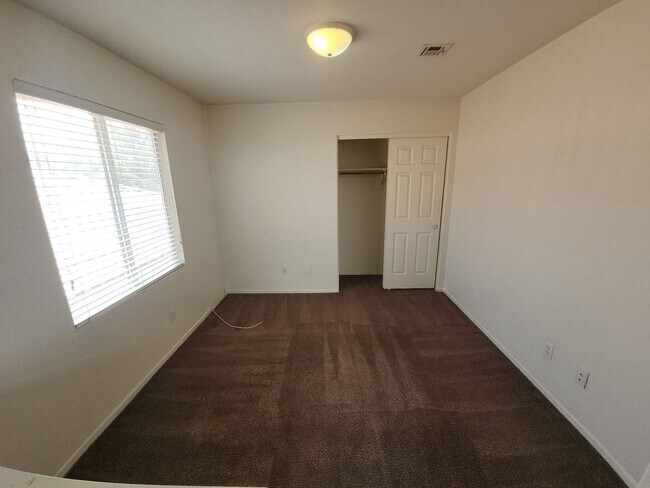 Building Photo - Two story in well established Las Vegas neighborhood