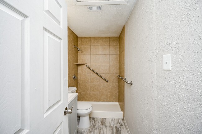 Building Photo - 7221 S Hall St