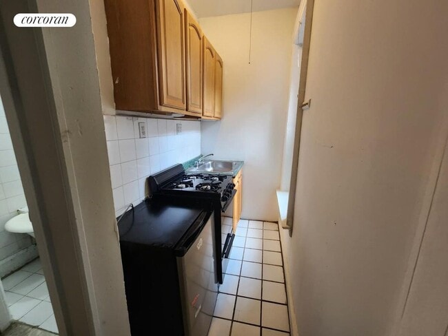 Building Photo - 265 W 146th St