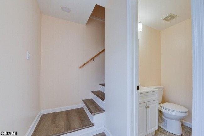 Building Photo - 145 S Arlington Ave