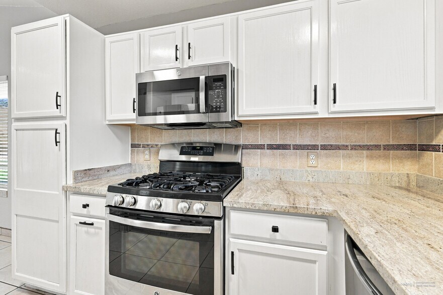 Building Photo - 16119 W Hadley St
