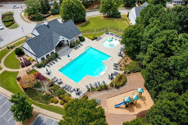 Building Photo - 421 Retreat Ln