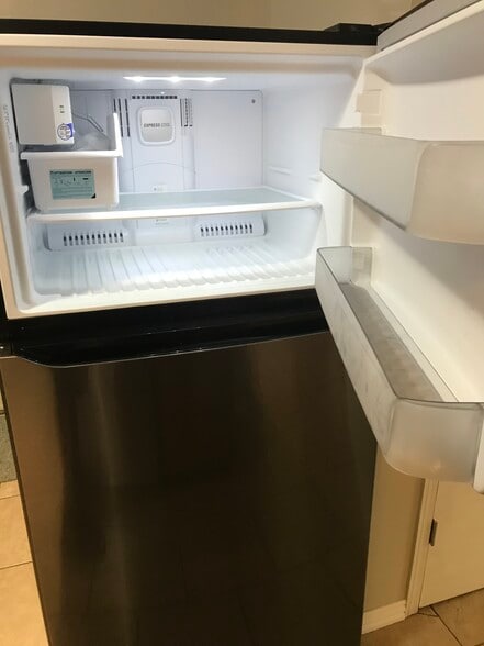 Icemaker - 1382 N Dawn Dr